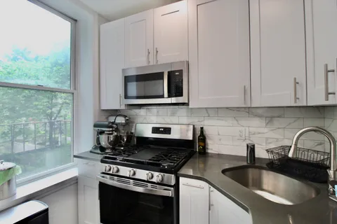 $6,200 | 337 Clinton Street, Unit 2 | Cobble Hill