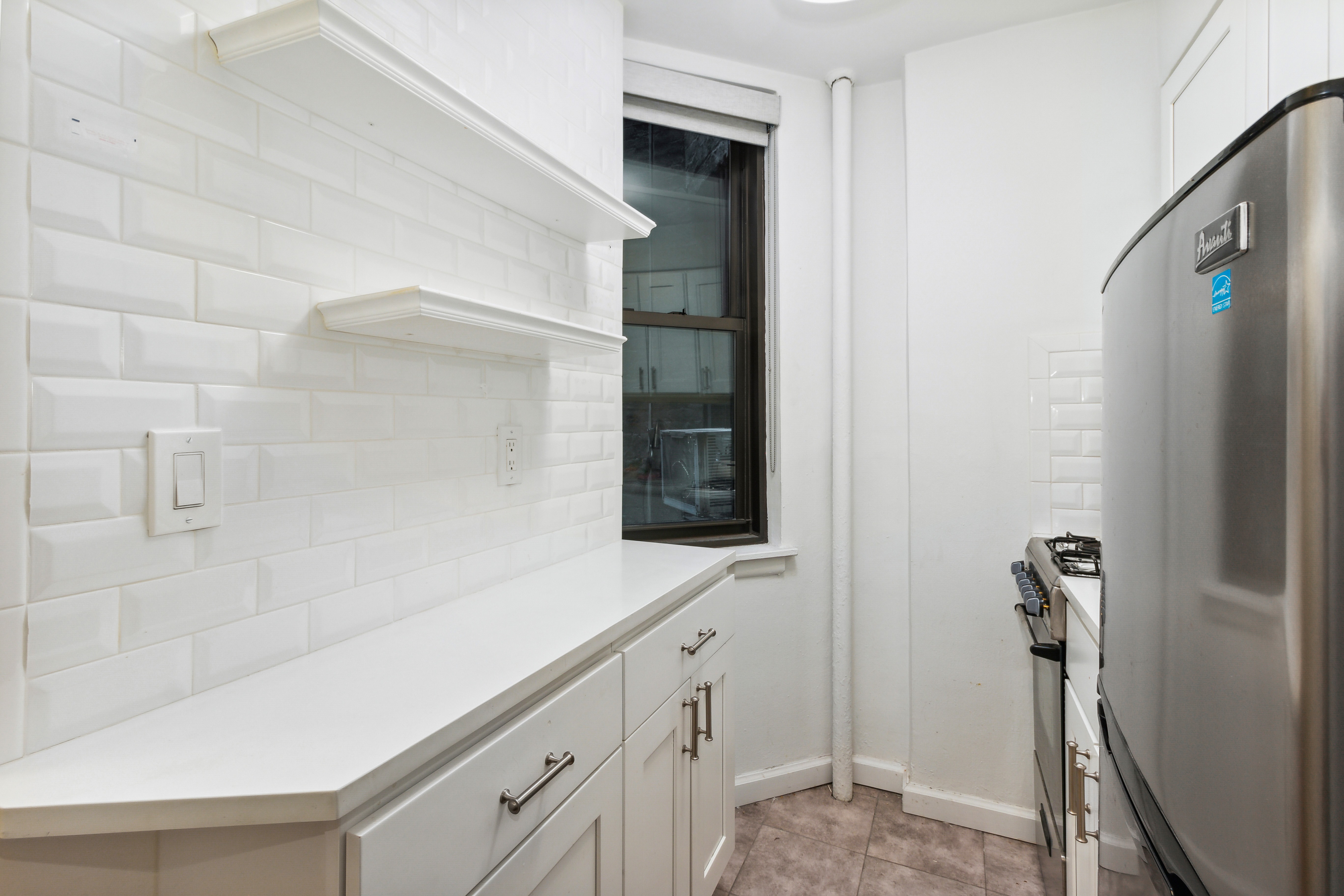 431 West 54th Street, Unit 1D Manhattan, NY 10019 - Photo 6 of 9