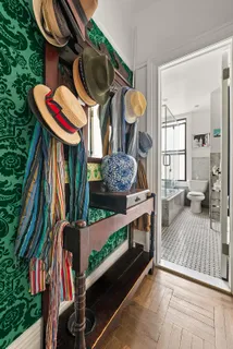 $925,000 | 200 West 54th Street, Unit 10D | Theater District