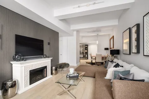 $1,275,000 | 80 Chambers Street, Unit 12C | TriBeCa
