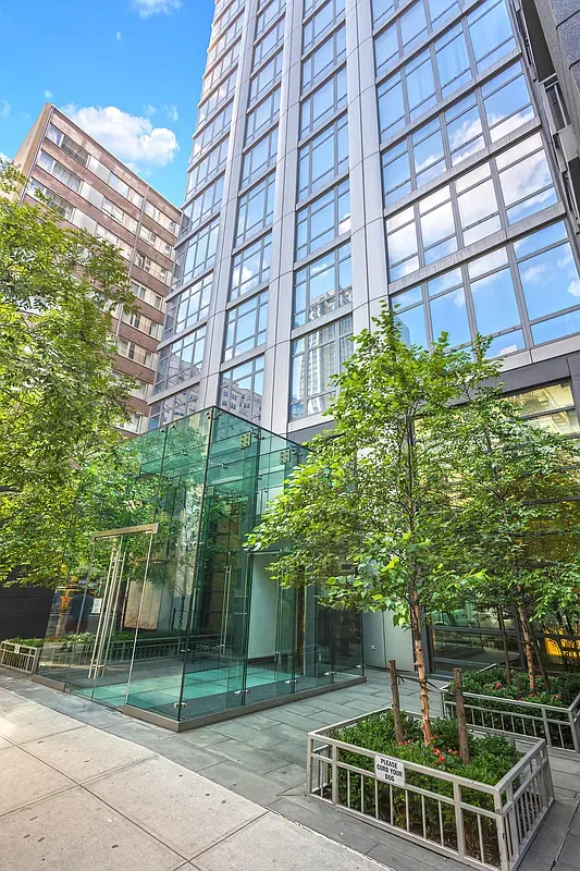 $5,500 | 310 West 52nd Street, Unit 18C | Hell's Kitchen