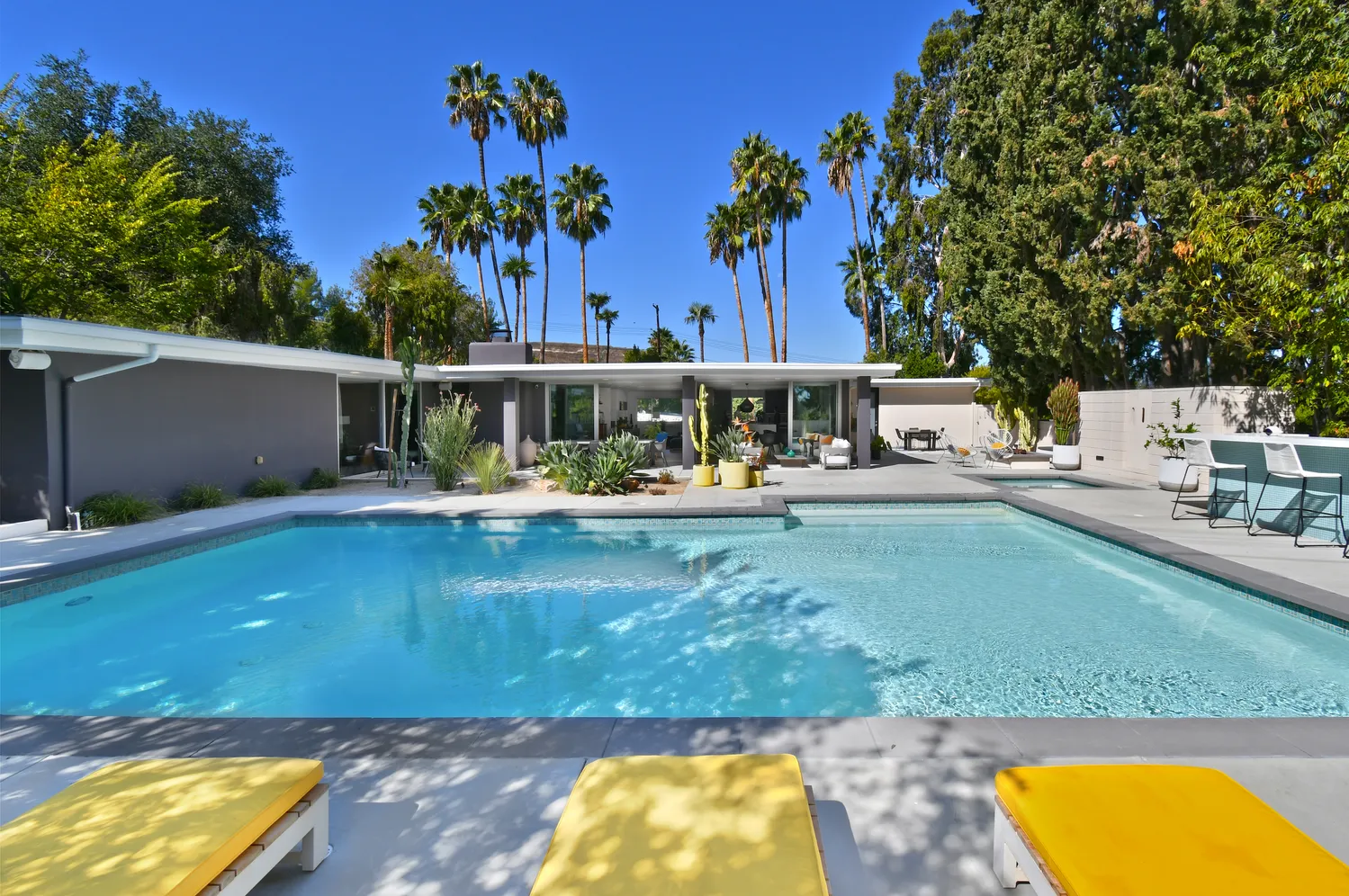 $3,025,000 | 20150 Delita Drive, Woodland Hills, CA 91364