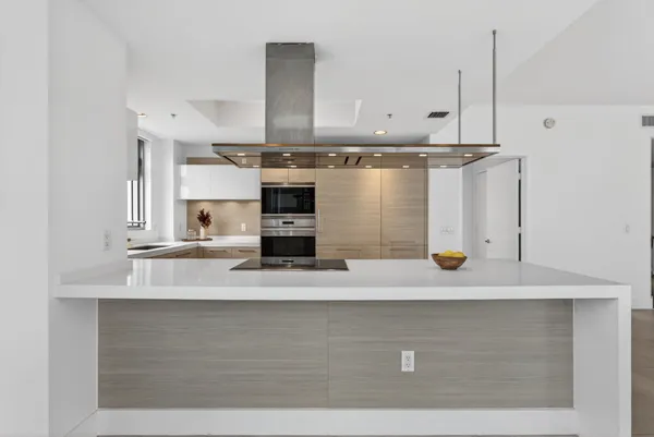 $1,100,000 | 17301 Biscayne Boulevard, Unit 1401, North Miami Beach, FL 33160