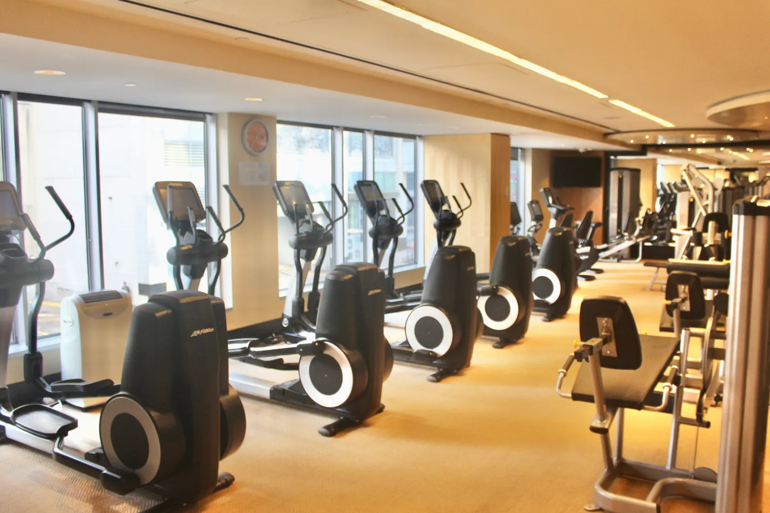 $975,000 | 1111 19th Street North, Unit 2705, Arlington, VA 22209