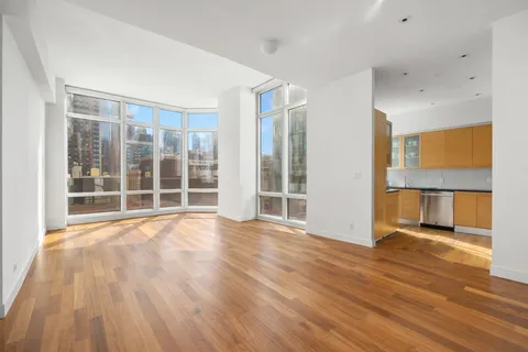 $1,900,000 | 10 West End Avenue, Unit 12K | Upper West Side
