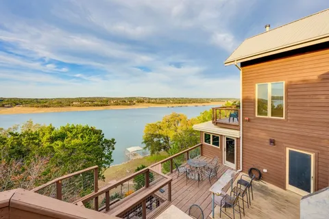 $1,495,000 | 21008 Lakeshore Drive West, Spicewood, TX 78669