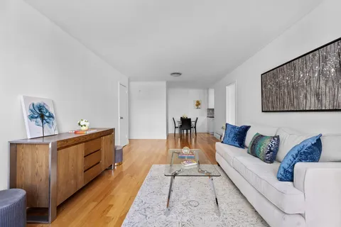 $750,000 | 2025 Broadway, Unit 5A | Upper West Side