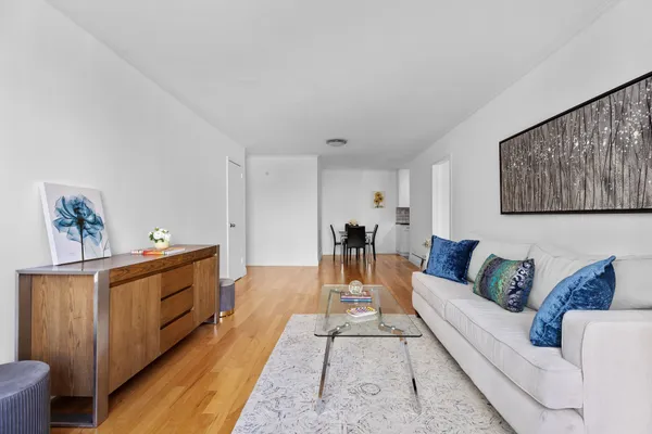 $750,000 | 2025 Broadway, Unit 5A | Upper West Side
