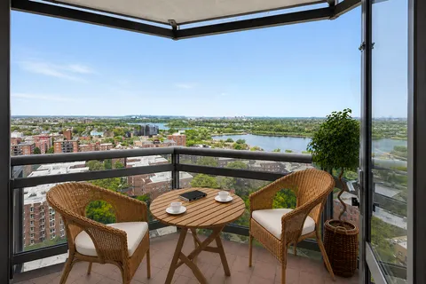 $1,150,000 | 112-01 Queens Boulevard, Unit 21B | Forest Hills