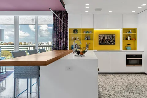 $2,295,000 | 10 Venetian Way, Unit 904, Miami Beach, FL 33139