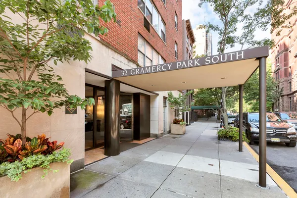 $1,195,000 | 32 Gramercy Park South, Unit 5M | Gramercy