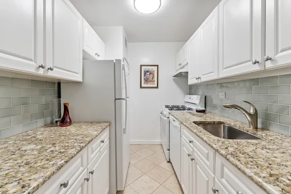$635,000 | 150 West End Avenue, Unit 10P | Upper West Side