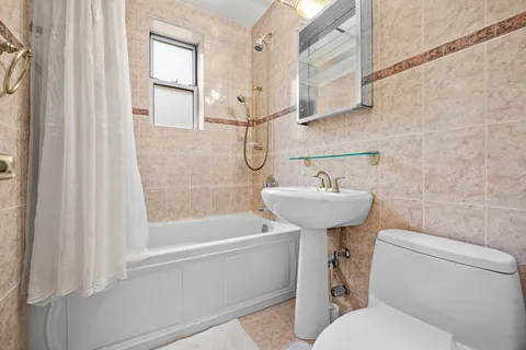 $585,000 | 3850 Hudson Manor Terrace, Unit 1EE/2EE | Riverdale