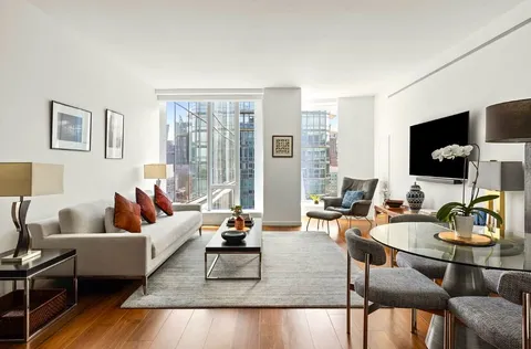 $3,250,000 | 1 West End Avenue, Unit 25D | Upper West Side