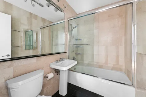 $1,925,000 | 360 East 88th Street, Unit 18D | Upper East Side