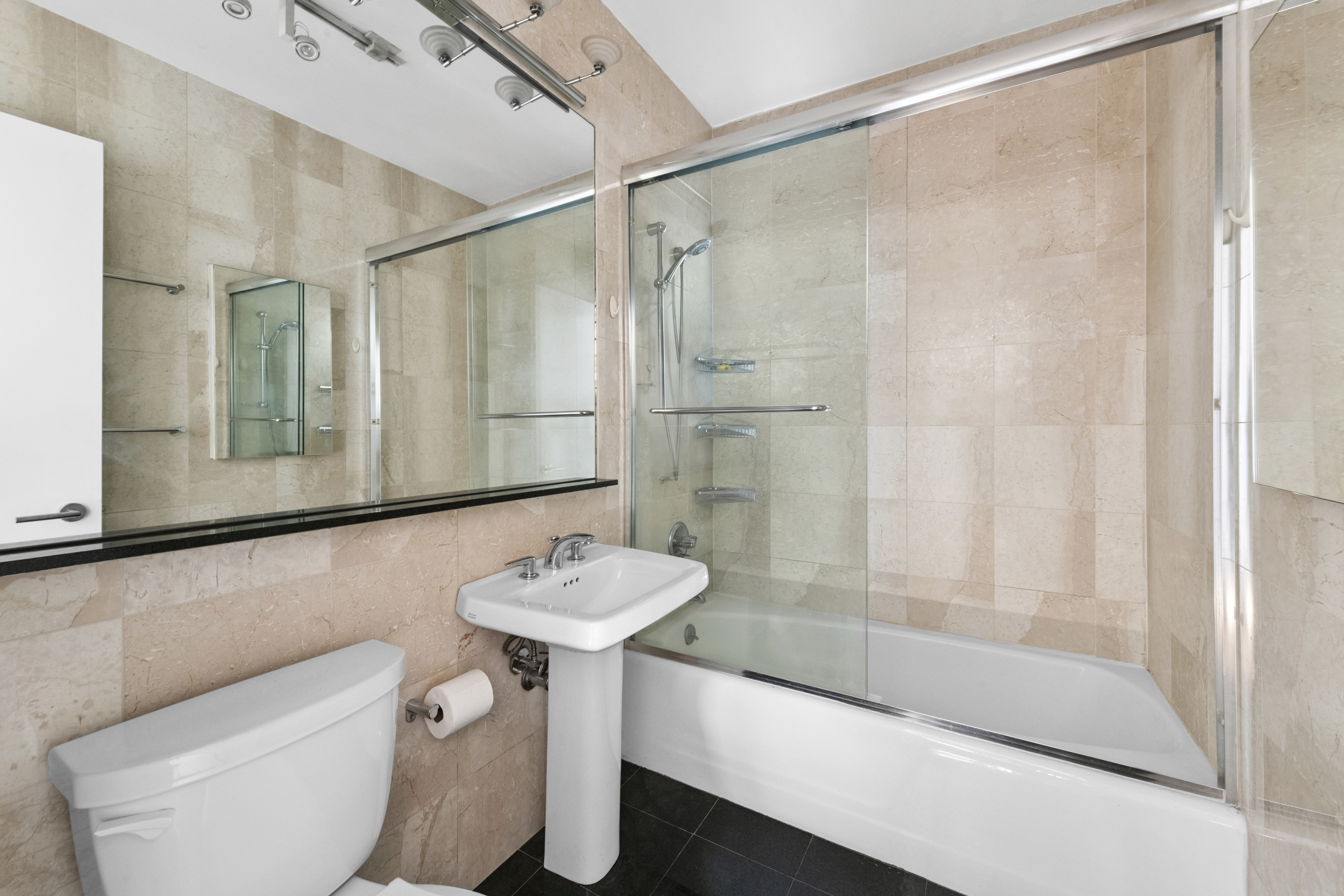 360 East 88th Street, Unit 18D Manhattan, NY 10128 - Photo 9 of 17