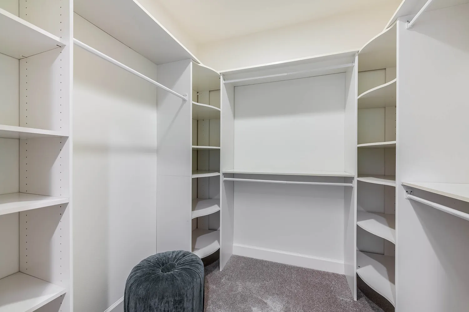 $1,095,000 | 10648 Woodbridge Street, Unit 105, Toluca Lake, CA 91602