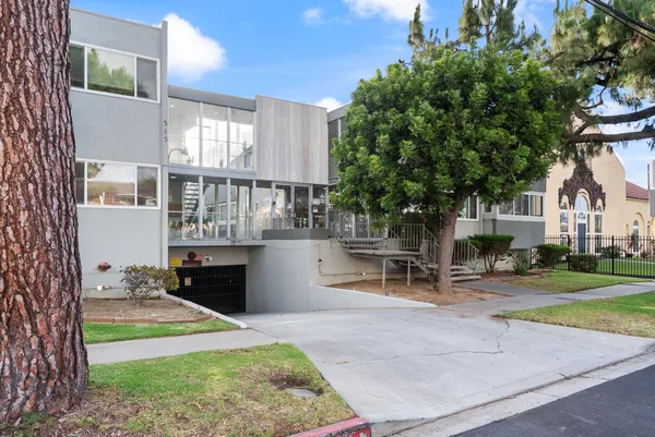 $510,000 | 315 North Hillcrest Boulevard, Unit 19, Inglewood, CA 90301