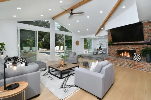 $2,599,000 | 4053 Harclare Lane, Encino, CA 91436