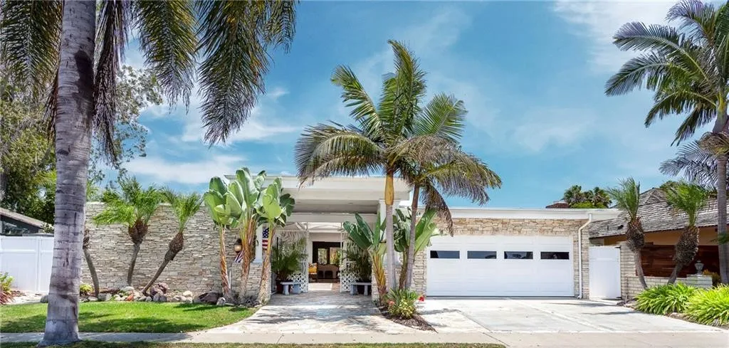 $2,500,000 | 17164 Edgewater Lane, Huntington Beach, CA 92649