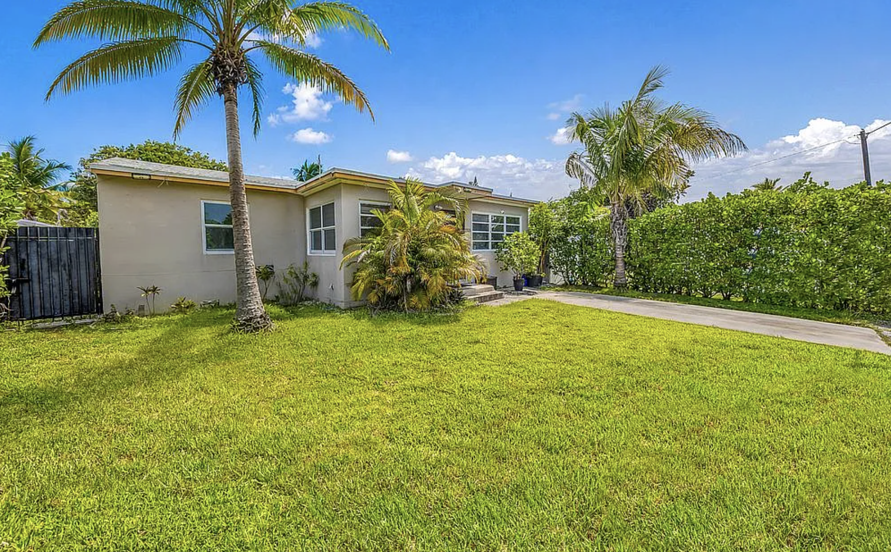2326 Harding Street Hollywood, FL 33020 - Photo 4 of 10