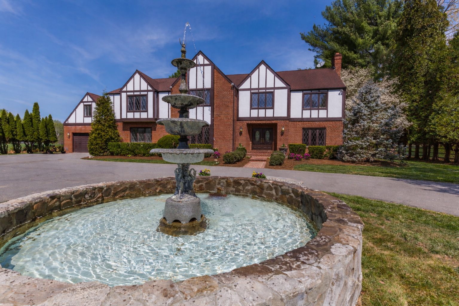 12710 Travilah Road Potomac, MD 20854 - Photo 2 of 14