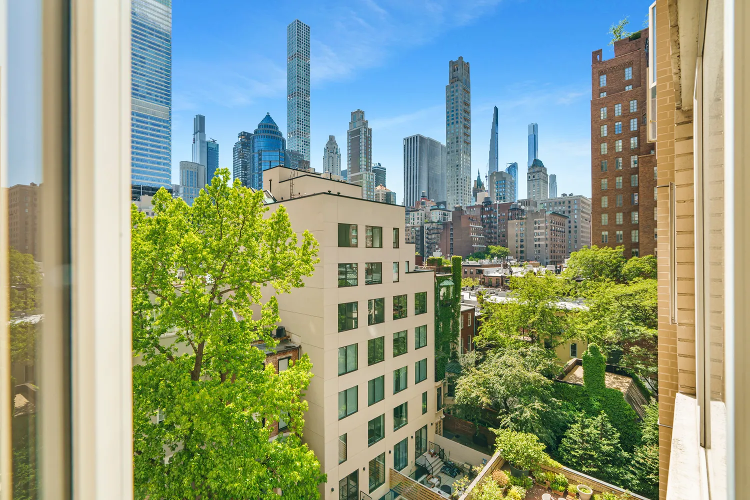 $1,250,000 | 166 East 63rd Street, Unit 7A | Lenox Hill