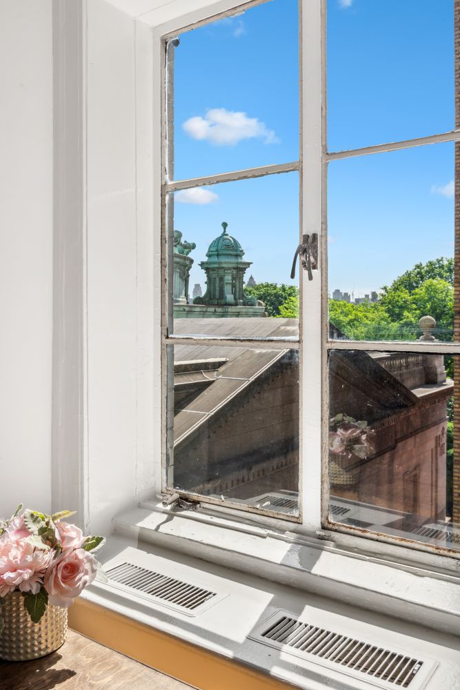 a view of a floor to door