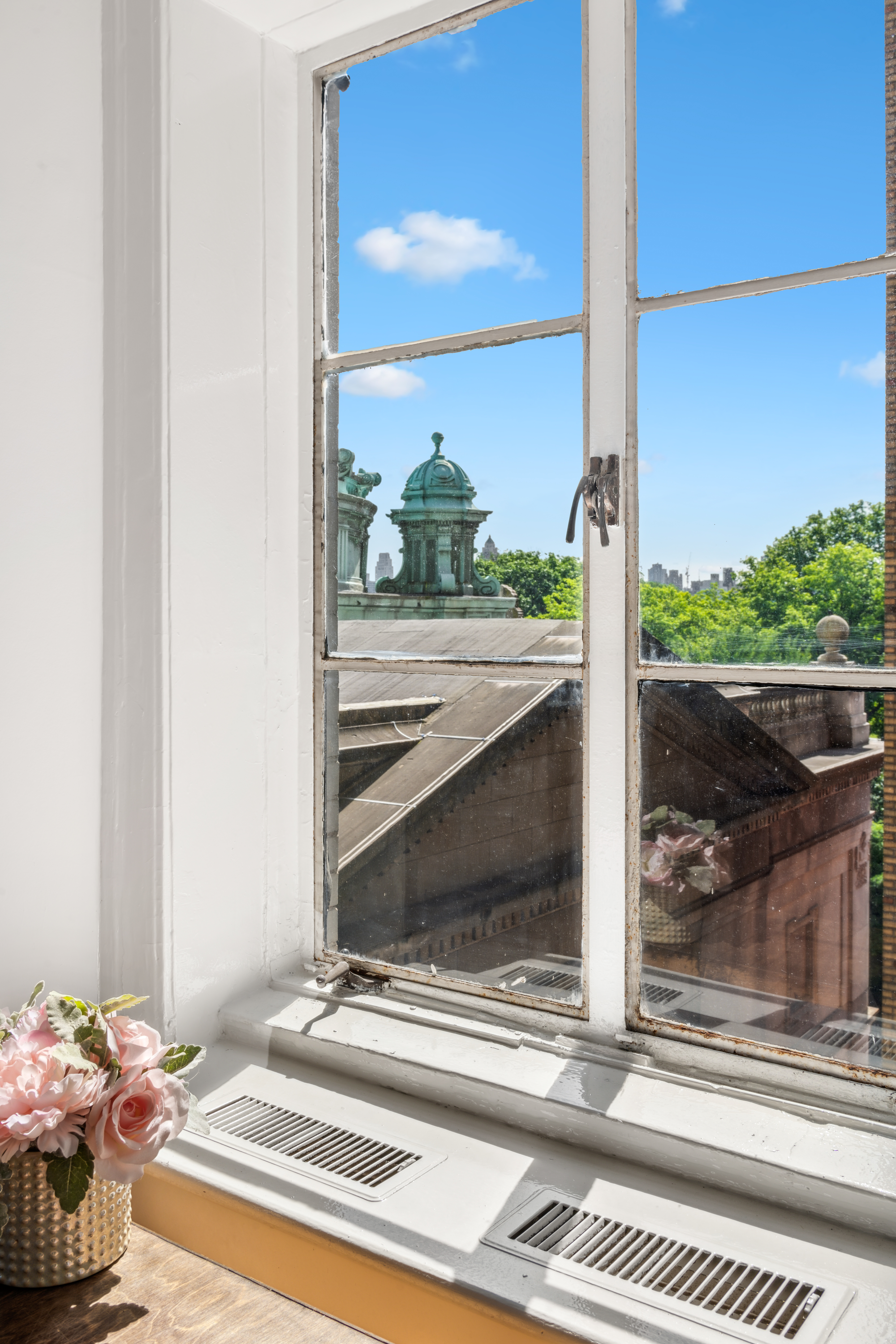 1 West 67th Street, Unit 501/502 Manhattan, NY 10023 - Photo 10 of 19 a view of a floor to door