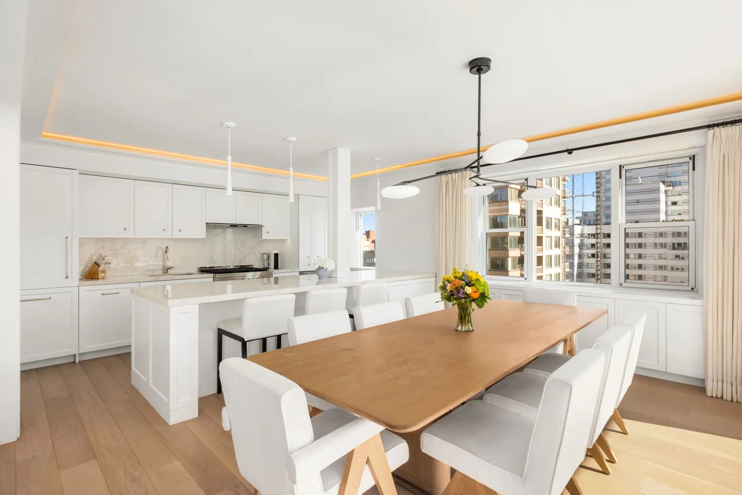 $3,595,000 | 150 East 69th Street, Unit 18S | Lenox Hill