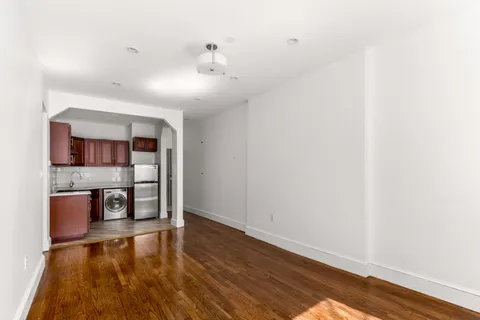 $3,995,000 | 322 West 104th Street | Upper West Side