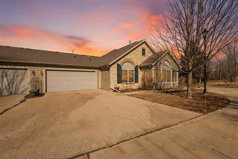 $525,000 | 10 Pond View Way, Fitchburg, WI 53711