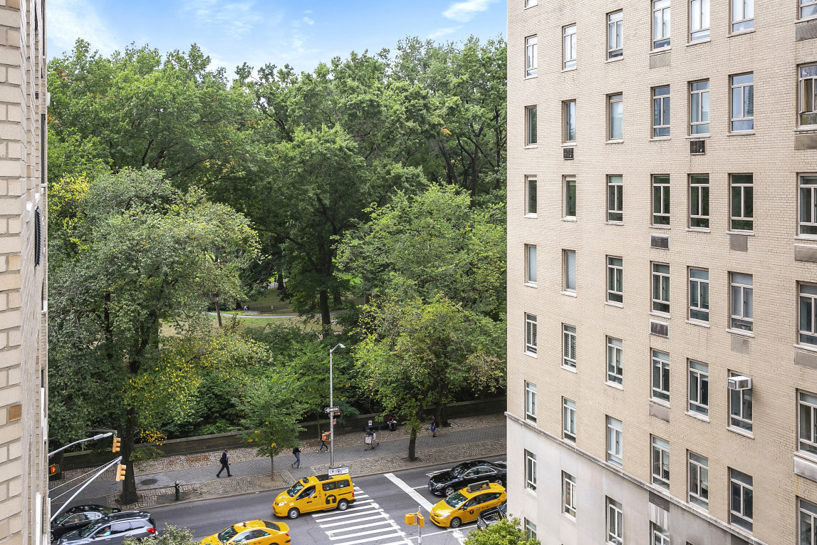 860 5th Avenue, Unit 5L Manhattan, NY 10065 - Photo 9 of 12 view of building with yard and outdoor seating