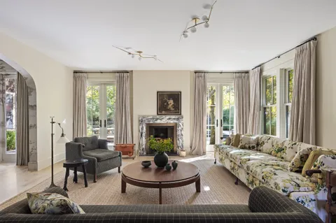 $9,995,000 | 102 & 104 Two Holes Water Road, East Hampton, NY 11937