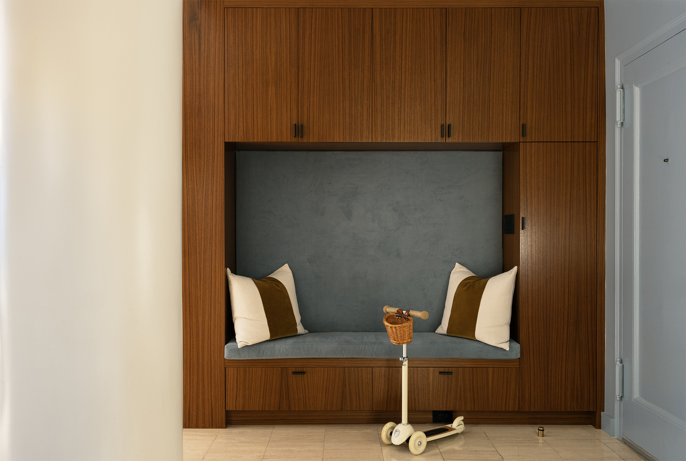 1070 Park Avenue, Unit 7D Manhattan, NY 10128 - Photo 4 of 14 a view of chair and table