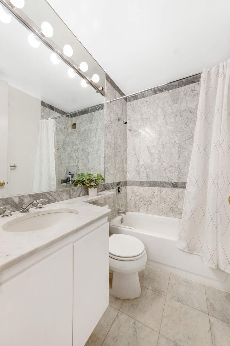 500 West 43rd Street, Unit 17D Manhattan, NY 10036 - Photo 7 of 15