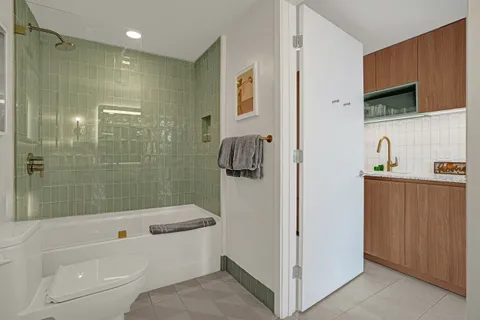 $610,000 | 159 Northeast 6th Street, Unit 3214, Miami, FL 33132