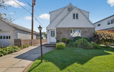 $978,000 | 227 Brown Street, Mineola, NY 11501