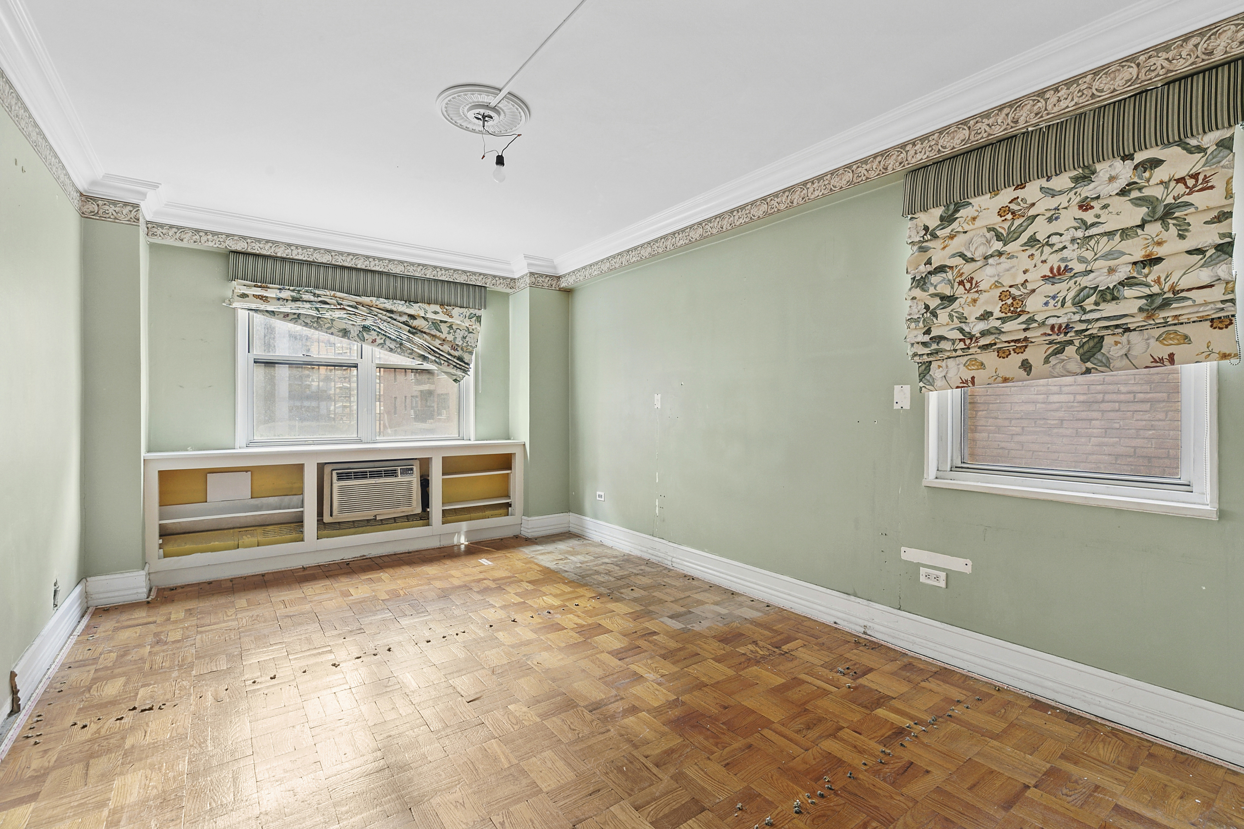 1175 York Avenue, Unit 6C Manhattan, NY 10065 - Photo 8 of 12 a view of an empty room with a window