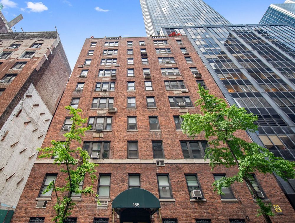 155 East 49th Street, Unit 2B Manhattan, NY 10017 - Photo 6 of 8 a front view of a building