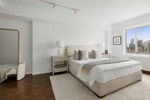 $950,000 | 1160 3rd Avenue, Unit PHB | Lenox Hill