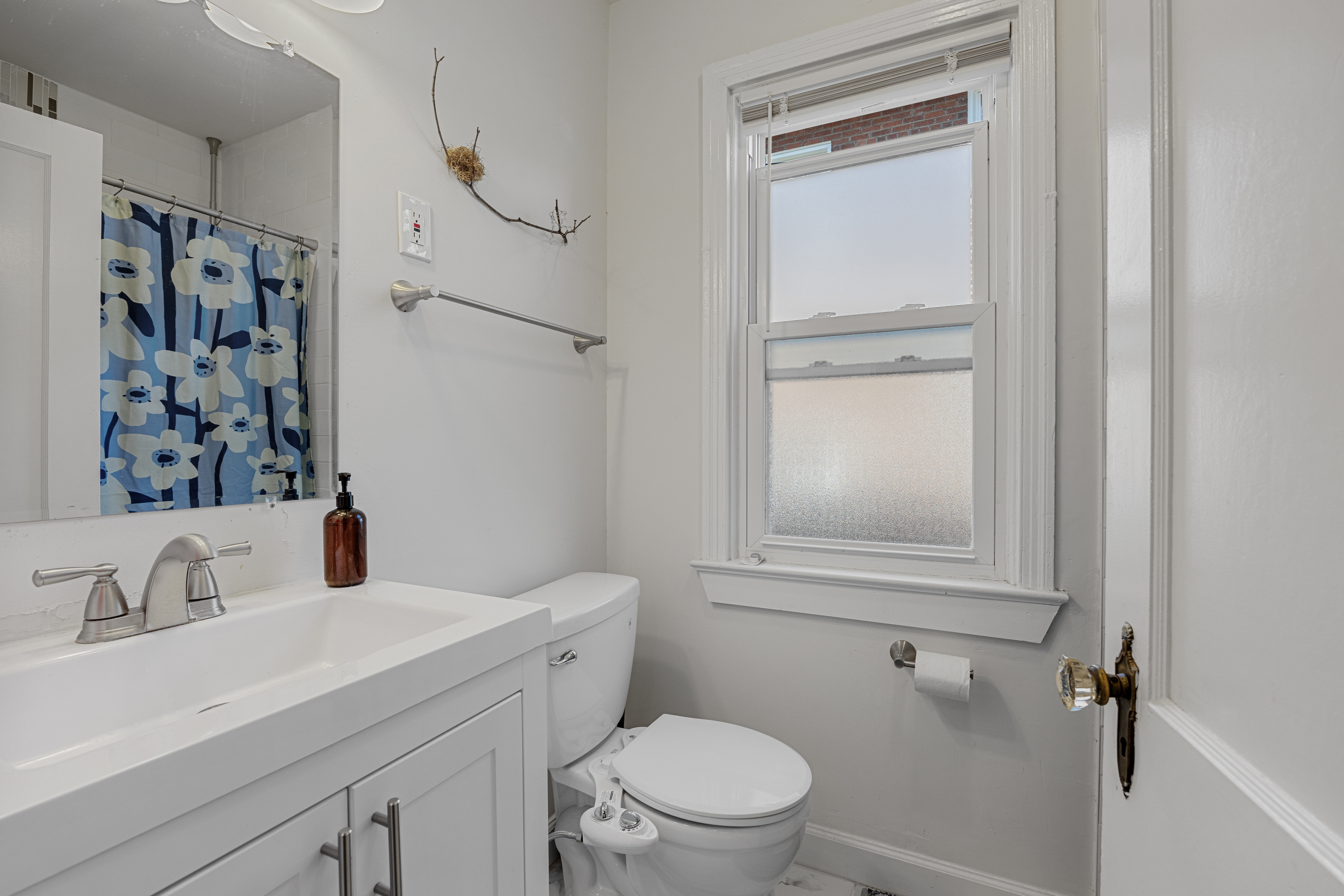 34 East Walnut Street Alexandria, VA 22301 - Photo 10 of 15 a bathroom with a sink a toilet and shower