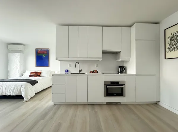 $575,000 | 25-40 Shore Boulevard, Unit 3P | Astoria