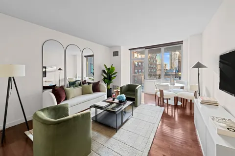 $1,350,000 | 225 East 34th Street, Unit 7B | Murray Hill