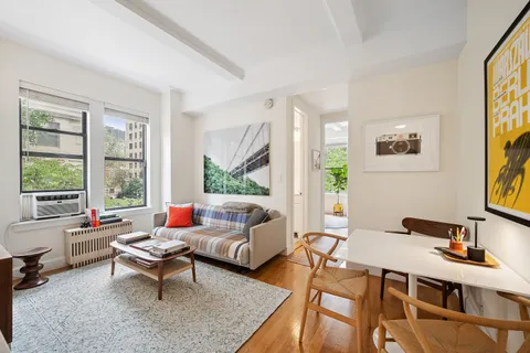 $899,000 | 599 West End Avenue, Unit 3A | Upper West Side