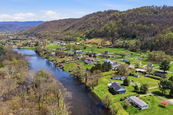 $899,000 | 135 Brandywine Place, Elizabethton, TN 37643