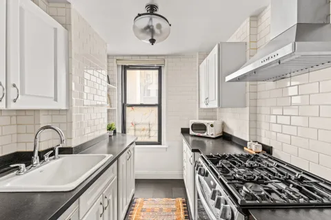$1,350,000 | 70 East 96th Street, Unit 2D | Upper East Side