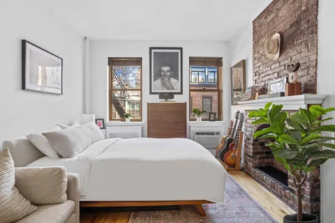 $400,000 | 335 West 21st Street, Unit 3RE | Chelsea