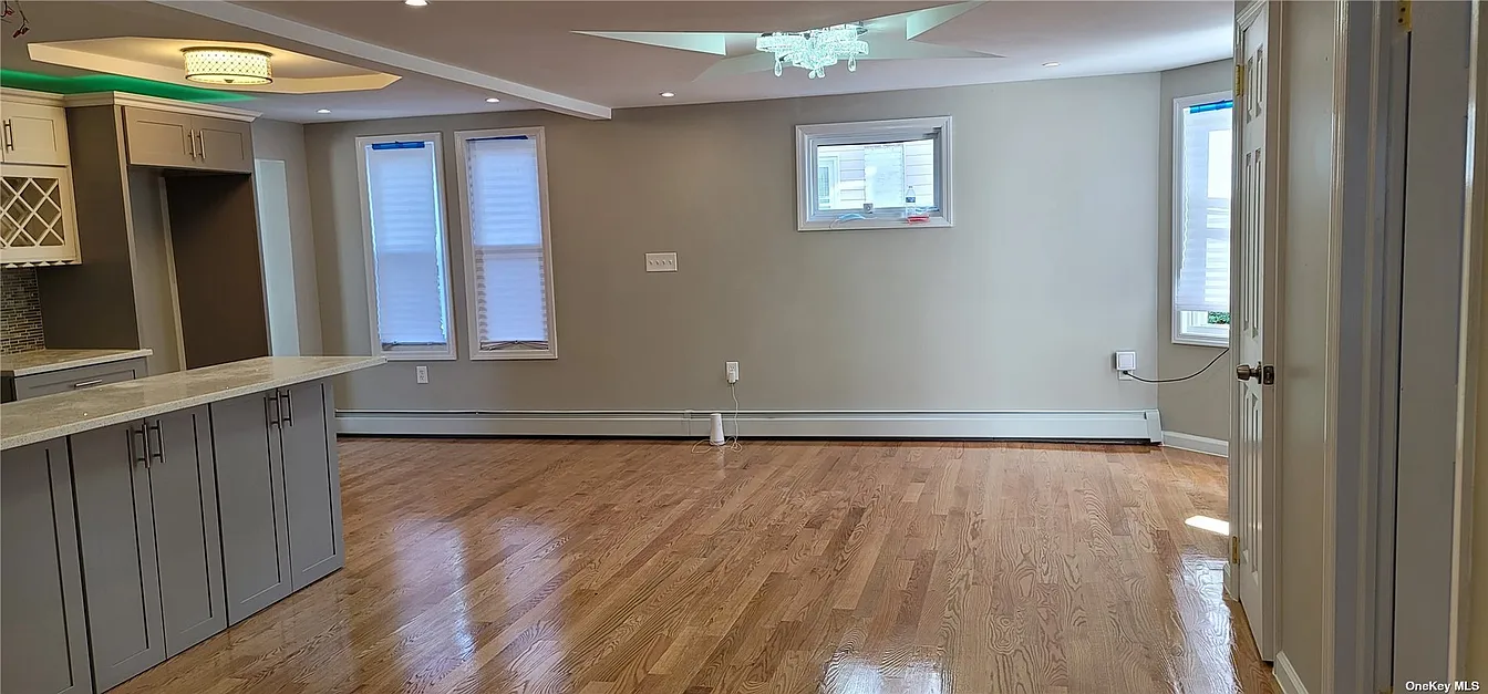 193-42 Williamson Avenue Queens, NY 11413 - Photo 6 of 28