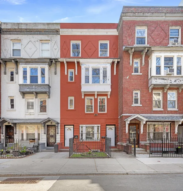 $5,500 | 39 Hampton Place, Unit 2 | Crown Heights